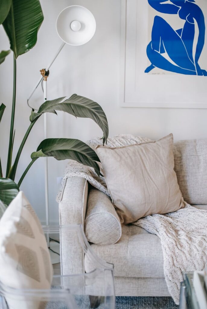 Homestaging Starnberg mit Licht, Bildern und Textilien Gemütlichkeit schaffen