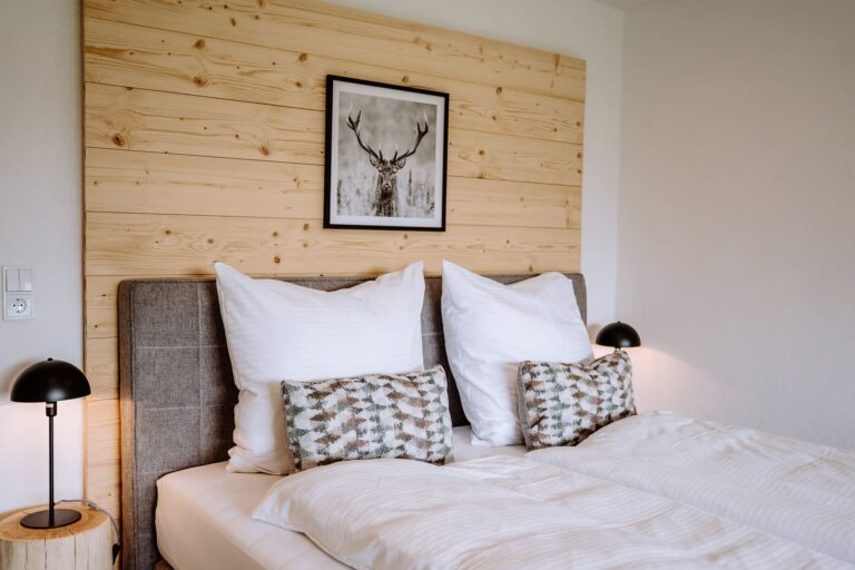 Home Staging Starnberg Ferienwohnung gemütliches Bett