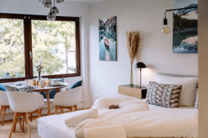 Home Staging Starnberg Ferienwohnung Schlafzimmer mit Doppelbett
