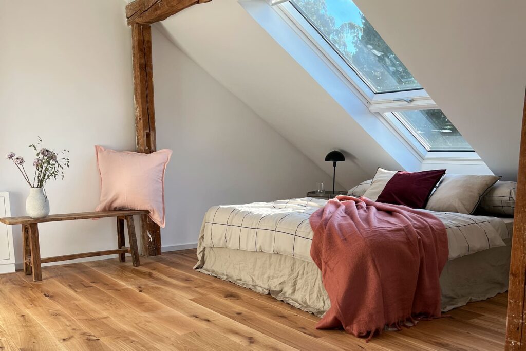 Home Staging Starnberg Fix und Flip Schlafzimmer mit Dachschraege